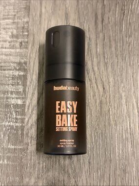 Huda Beauty Easy Bake Setting Spray